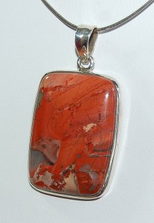 Brekzienjaspisanhänger in Silber