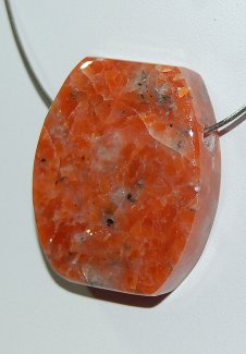 Ovaler Anhänger Orangencalcit