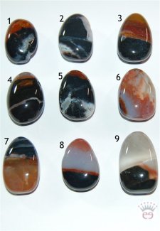Sardonyx-Anhänger in Tropfenform