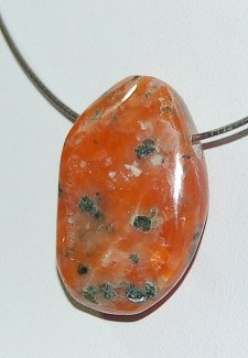 Freiformanhänger Orangencalcit