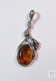 Silberanhänger mit cognacfarbenem Bernstein-Cabochon
