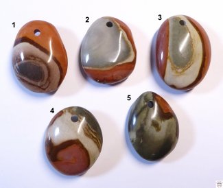 Polychrom Jaspis-Anhänger oval