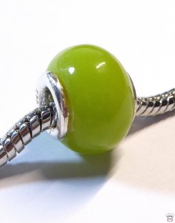 Glasbead mit Silberkappen