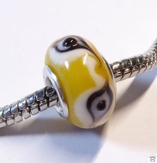 Glasbead mit Silberkappen