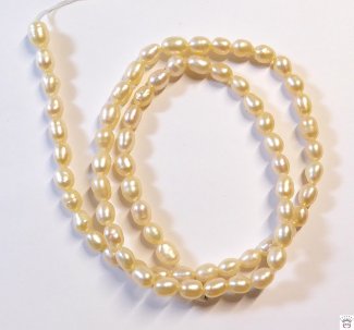 Süßwasserzuchtperlenstrang, lachs, Reiskorn