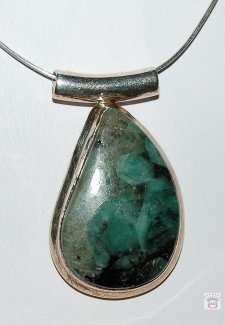 Pipe-Anhänger Smaragd in Freiform