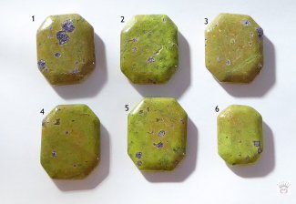 Achteckiger Flatstone aus Stichit in Matrix