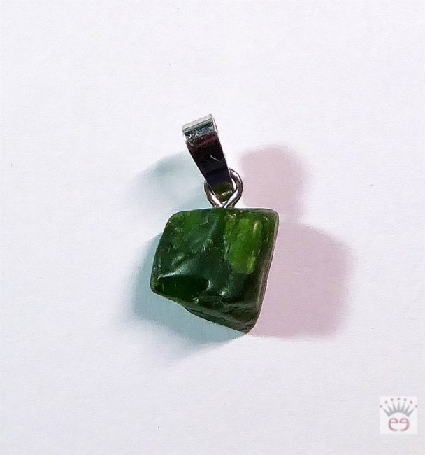 Diopsid-Anhänger, roh, Freiform, Silberöse