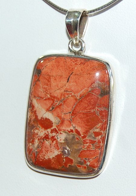 Brekzienjaspisanhänger in Silber