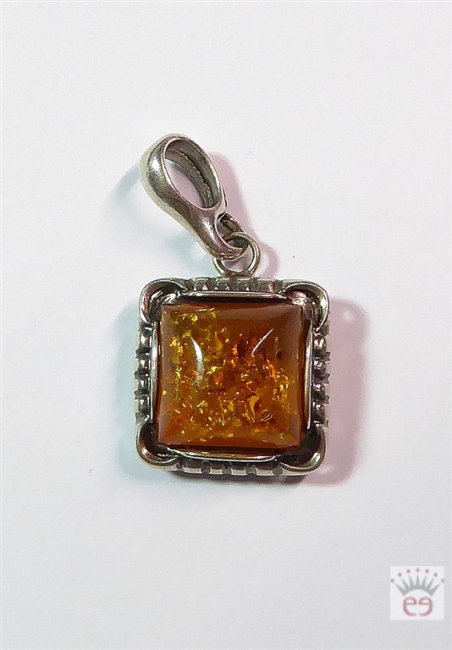 Silberanhänger mit cognacfarbenem Bernstein-Cabochon