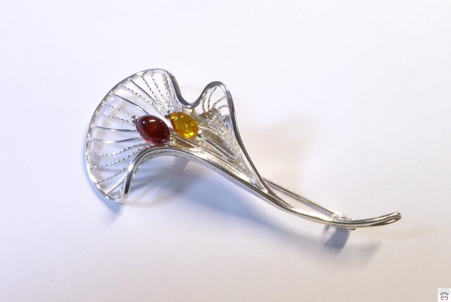 Silberbrosche mit Bernstein-Cabochons in cognac und gelb