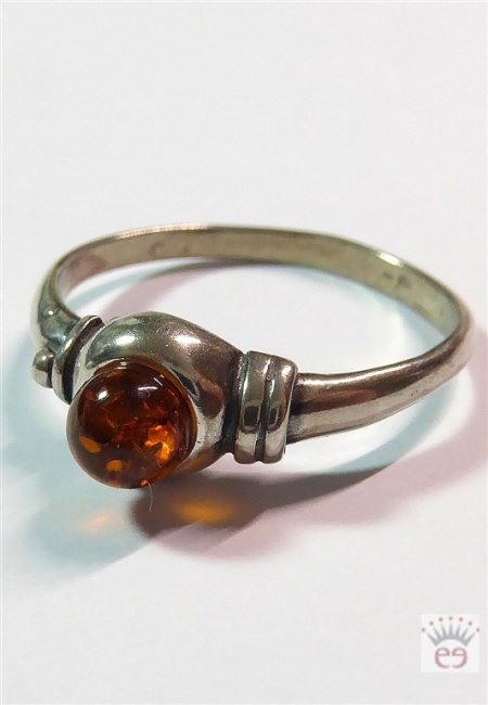 Silberring mit Bernstein-Cabochon.