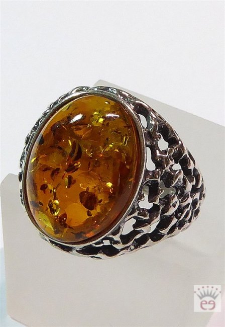 Silberring mit Bernstein-Cabochon.
