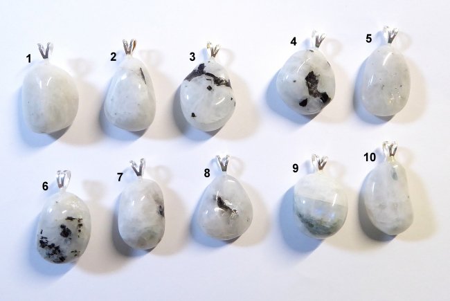 Regenbogenmondstein (Labradorit weiss)-Anhänger. Freiform