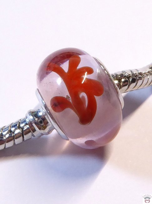 Glasbead mit Silberkappen