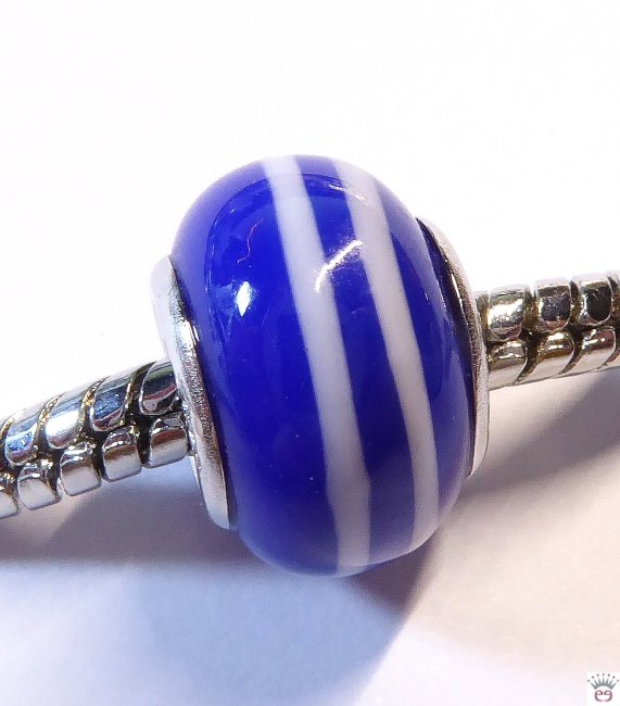 Glasbead mit Silberkappen