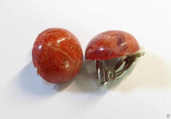 Runde Metallohrclips mit Schaumkoralle-Cabochon