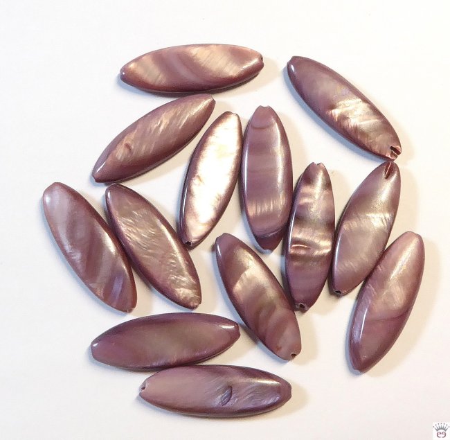 Perlmuttstück, lila-violett gefärbt