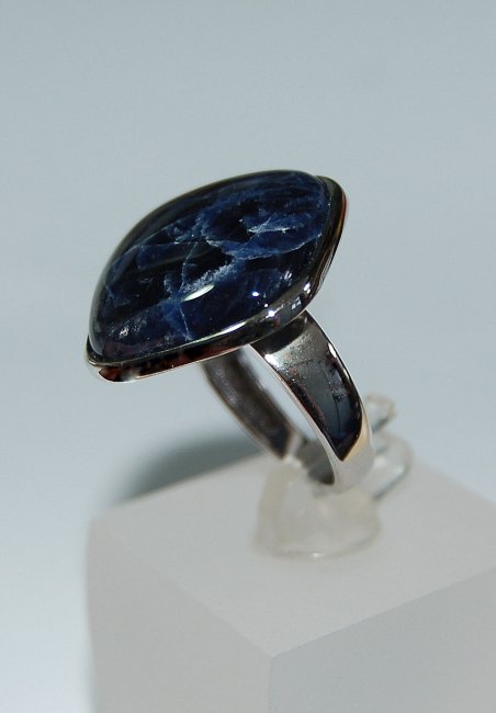 Silberring mit Sodalith-Cabochon