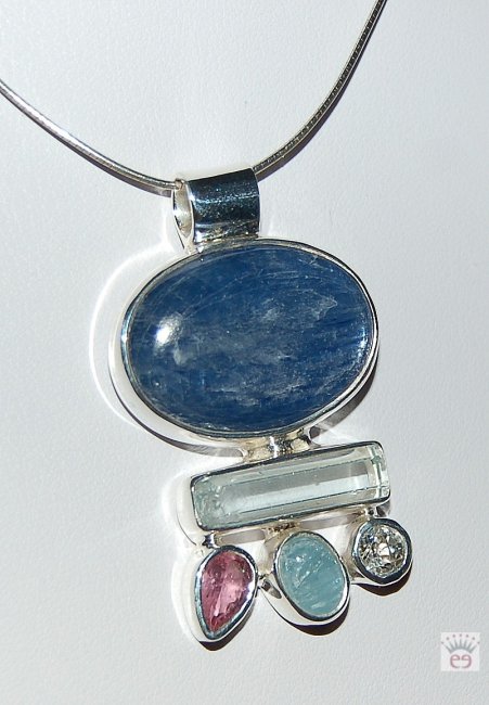 Silberanhänger mit Aquamarin, Disthen, Turmalin und Topas