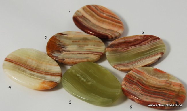 Onyx-Marmor - als Daumenstein geschliffen