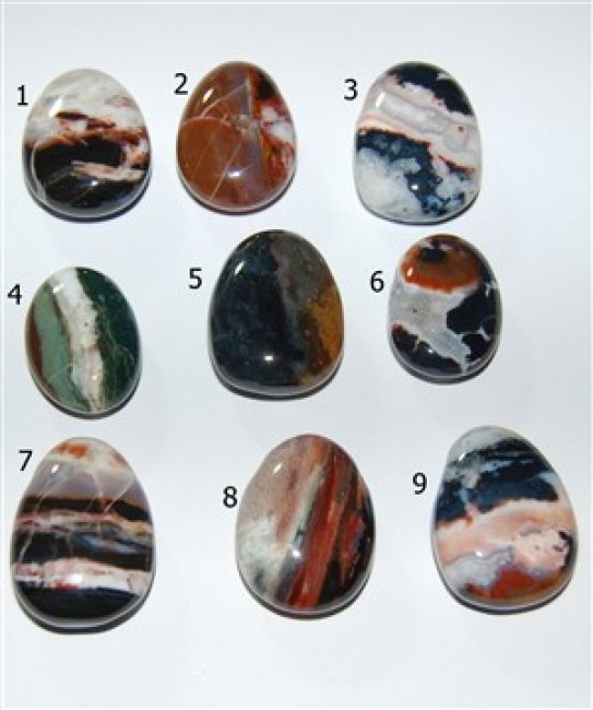 Sardonyx-Anhänger in Tropfenform