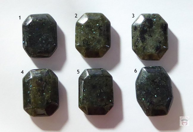 Achteckiger Flatstone aus Labradorit