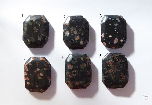 Achteckiger Flatstone aus Regenbogen Rhyolith (dunkel)