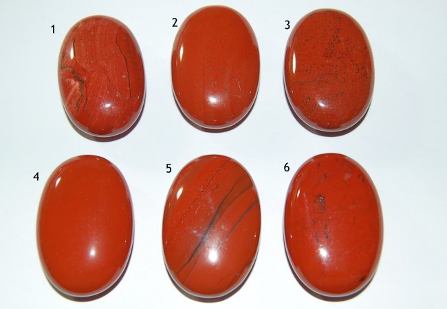 Linsenstein ungebohrt, roter Jaspis