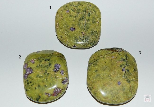 Stichit in Serpentin - als Scheibenstein