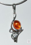 Silberanhänger mit ovalem Bernstein-Cabochon